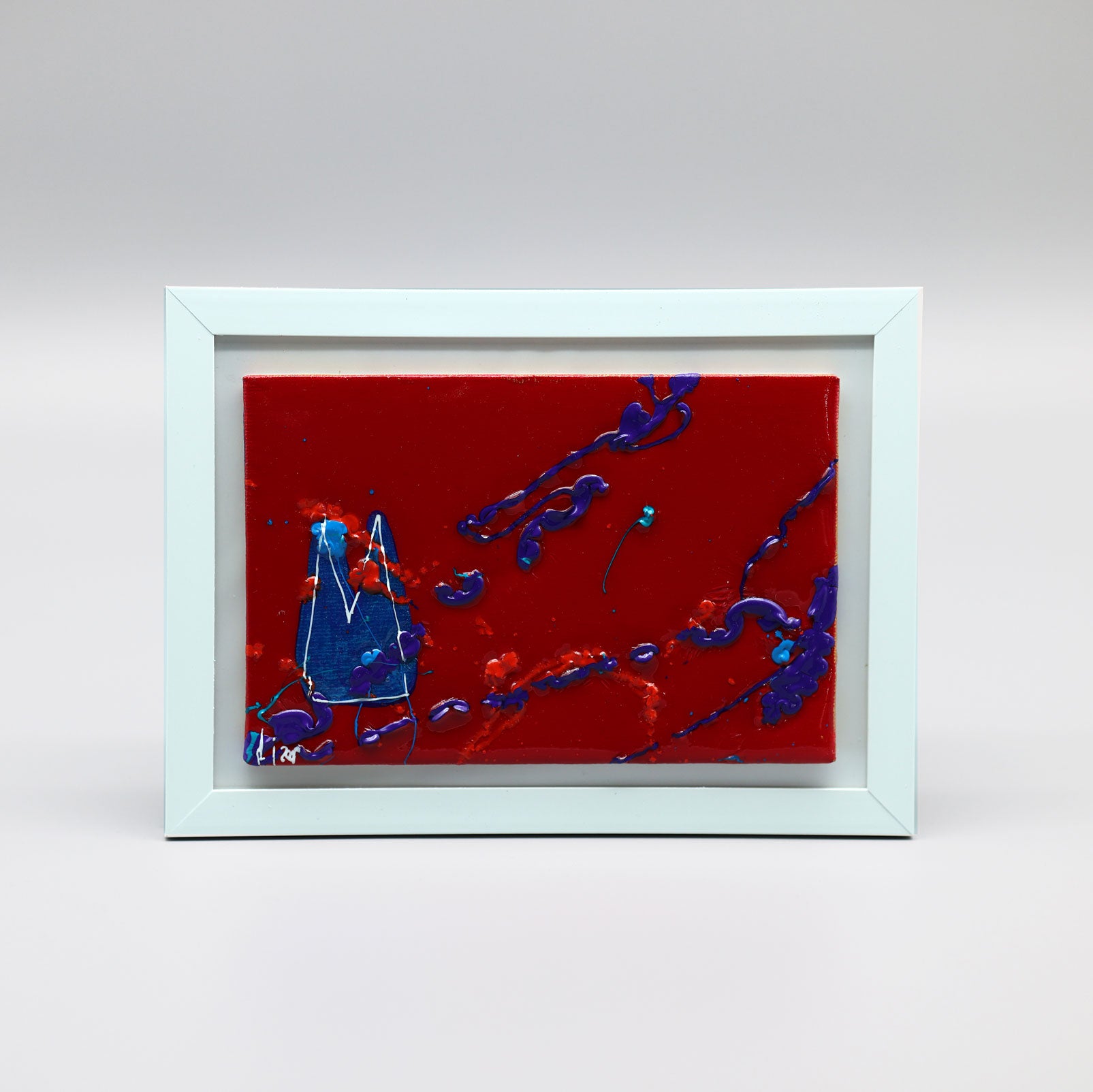 Kölner Dom Acrylbild kaufen modernes rotes Acrylbild mit blauem Motiv im weißen Rahmen von Pixel Cafe Cologne