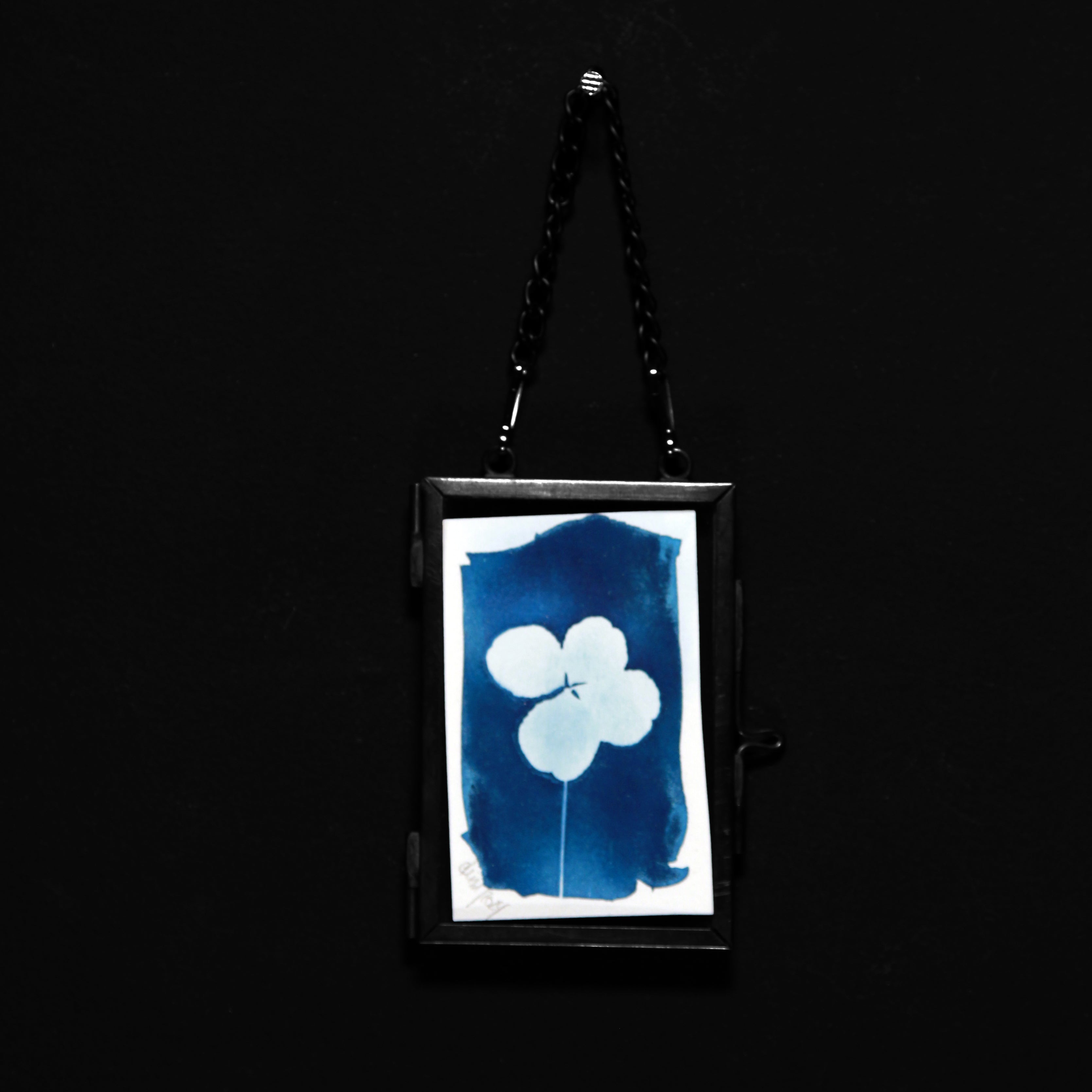 Cyanotype | Floral motif in glass frame | 7.5 x 5 cm