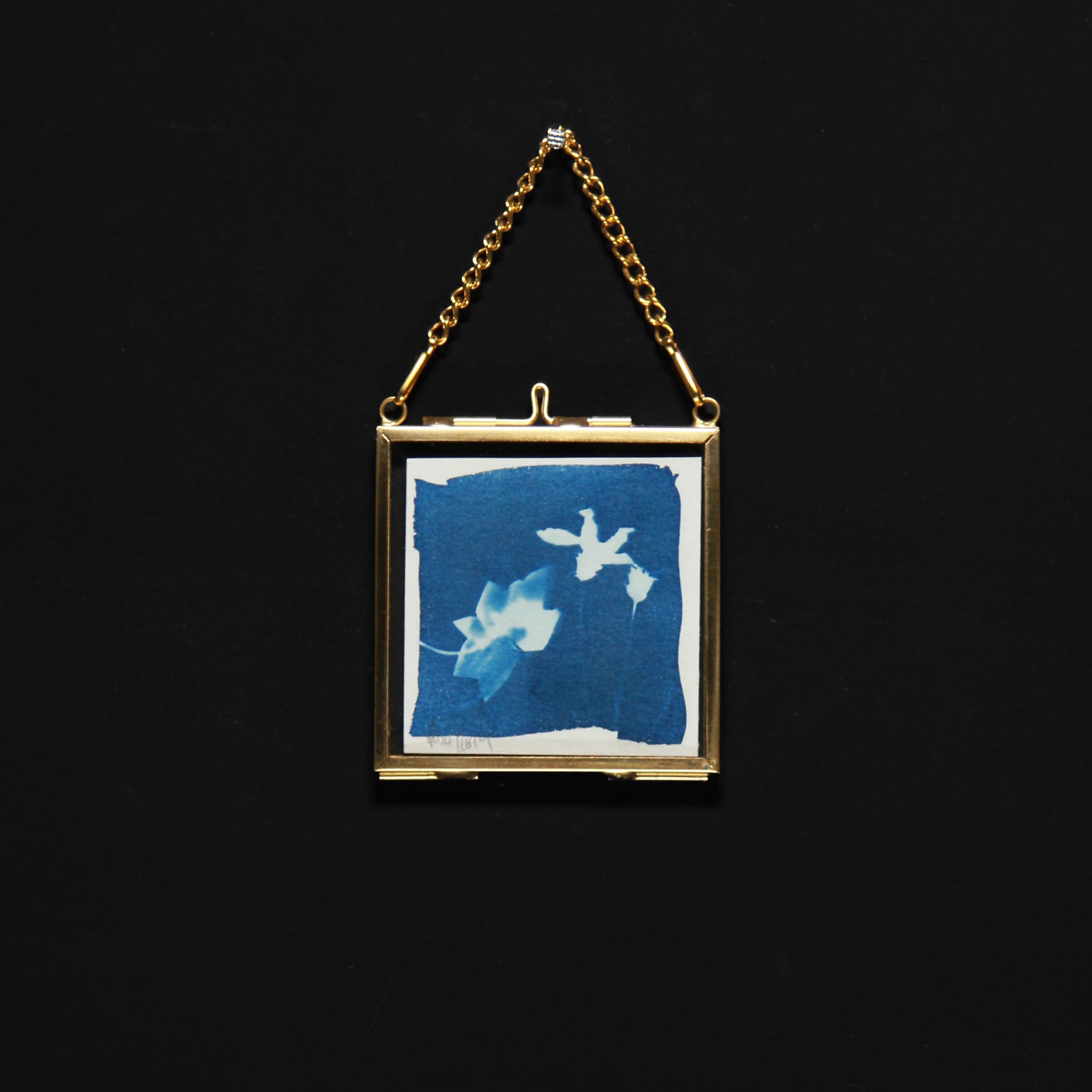 Cyanotype | Floral motif in glass frame | 7 x 7 cm