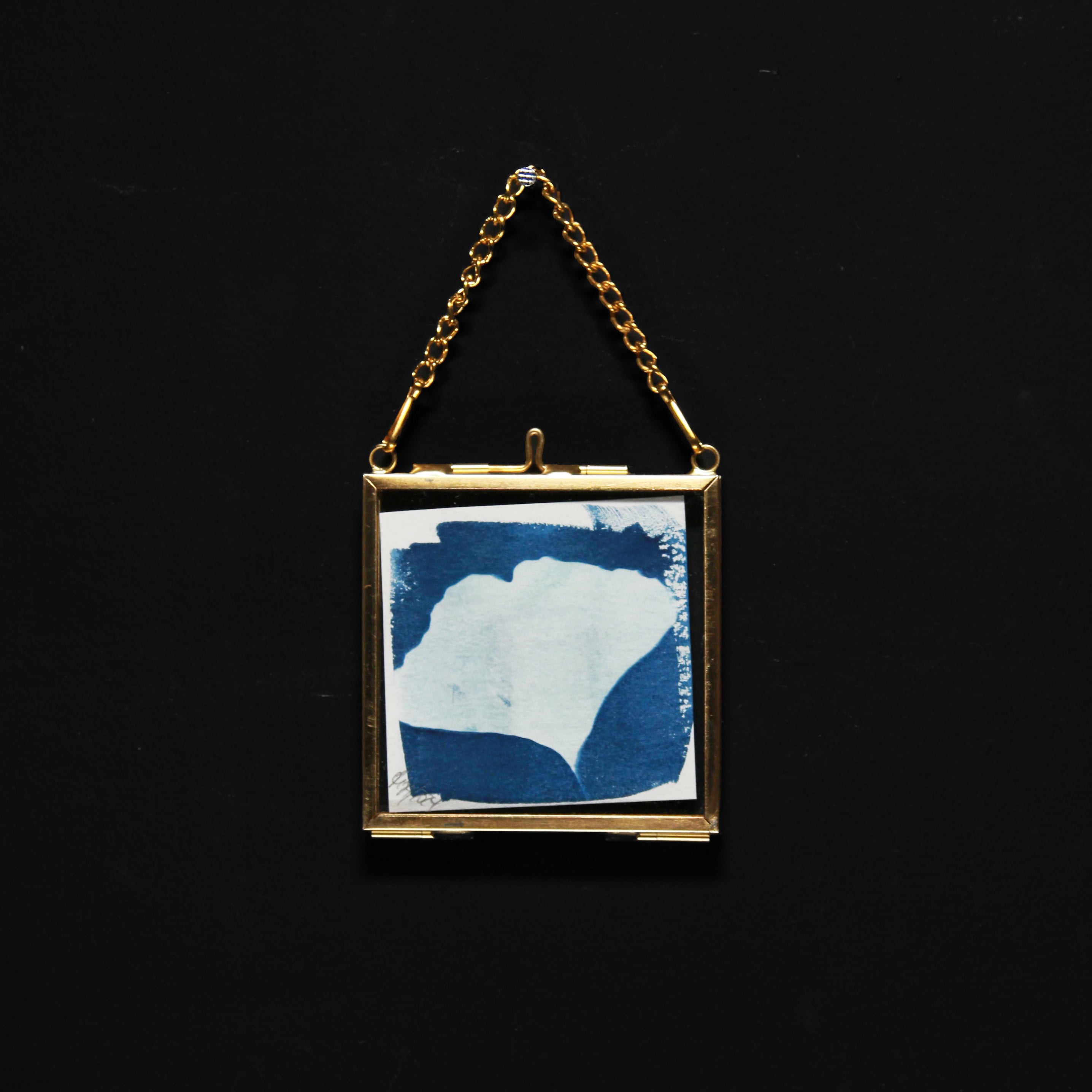 Cyanotype | Floral motif in glass frame | 7 x 7 cm