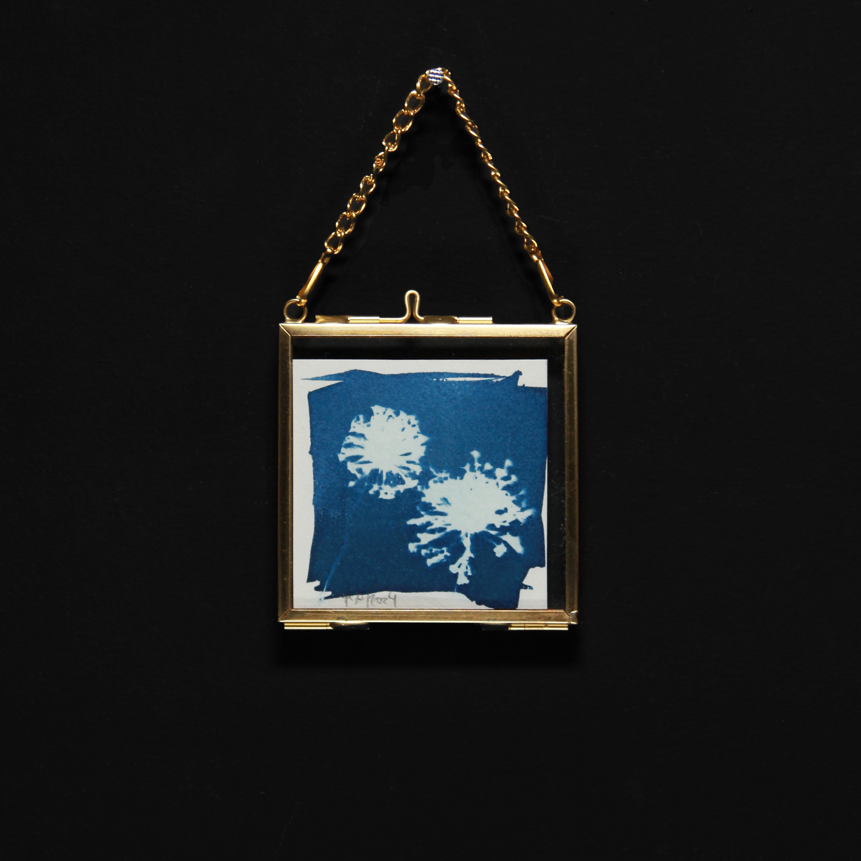 Cyanotype | Floral motif in glass frame | 7 x 7 cm