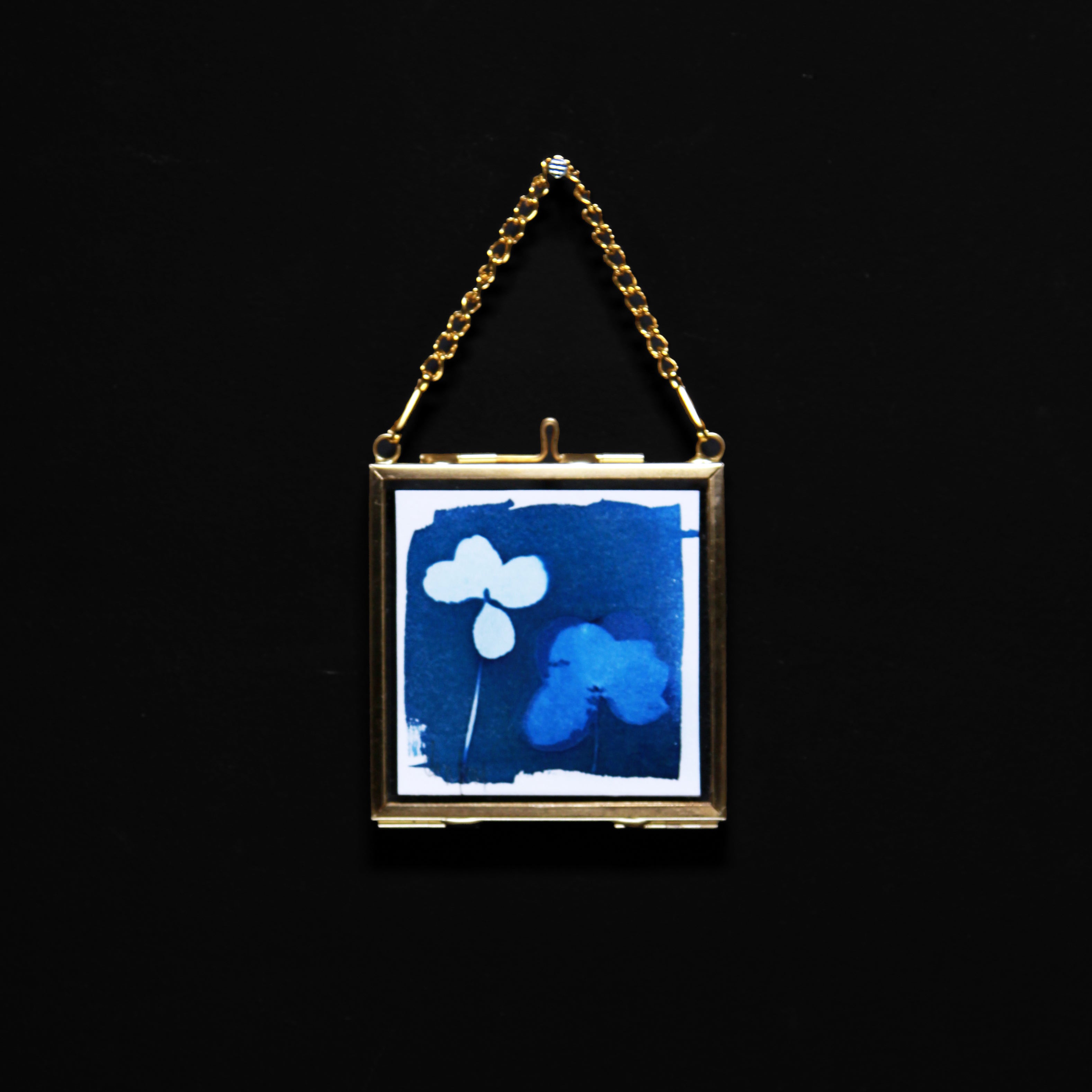 Cyanotype | Floral motif in glass frame | 7 x 7 cm