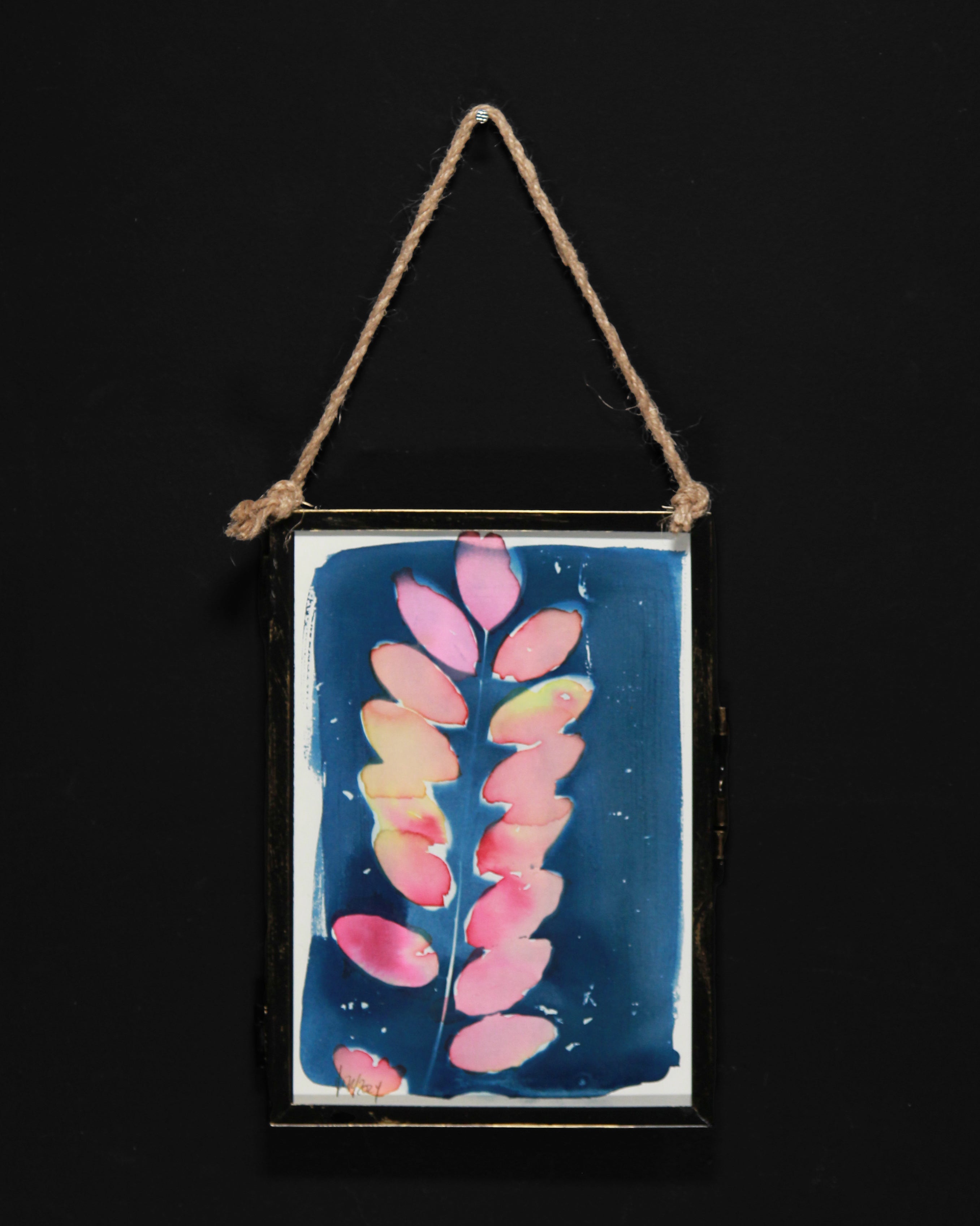 Cyanotype | Floral motif in glass frame | 18x13 cm