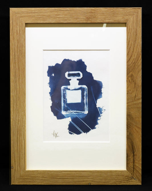 Blaudruck | Parfume - Pixel Cafe Cologne Abstrakt, Alternative Fotografie, Art, Blau, Blaudruck, Chanel, Chanel No5, Cyanotype, Cyanotypie, Druckkunst, Floral, Geschenk, Geschenkartikel, Geschenkidee, Kunst, Kunst aus Köln, Kunstdruck, Parfume, Unikat