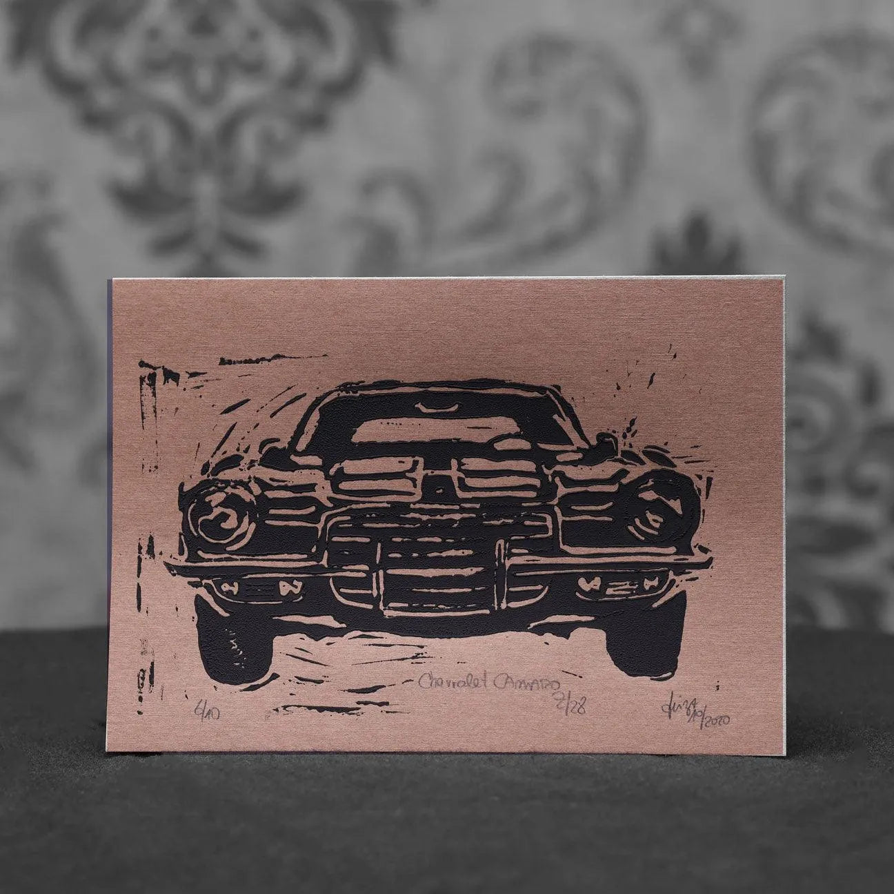 Chevrolet Camaro Z/28 | Linoldruck auf braunem Papier - Pixel Cafe Cologne Amerikanische Oldtimer, Art, Block print, Chevrolet, Chevrolet Camaro, Chevrolet Camaro Z/28, Geschenkartikel, Kunst, Linocut, Linoldruck, Linolstich, Muscle Car, Oldtimer, Unikat, US Car